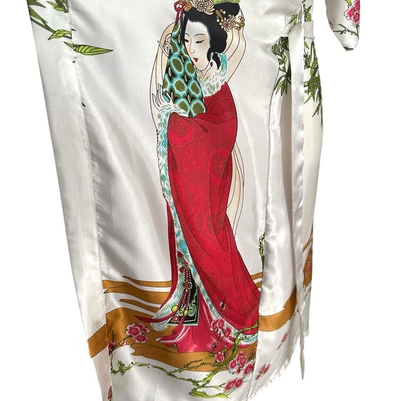 Asian Inspired Geisha Print White Satin Kimono Robe Topper Modern Bohemian M - Picture 10 of 13